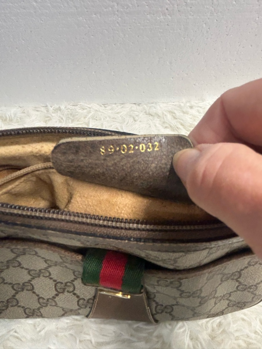 Gucci Brown GG Canvas Crossbody with Signature Green-Red Web. Authentic - Picture 9 of 16